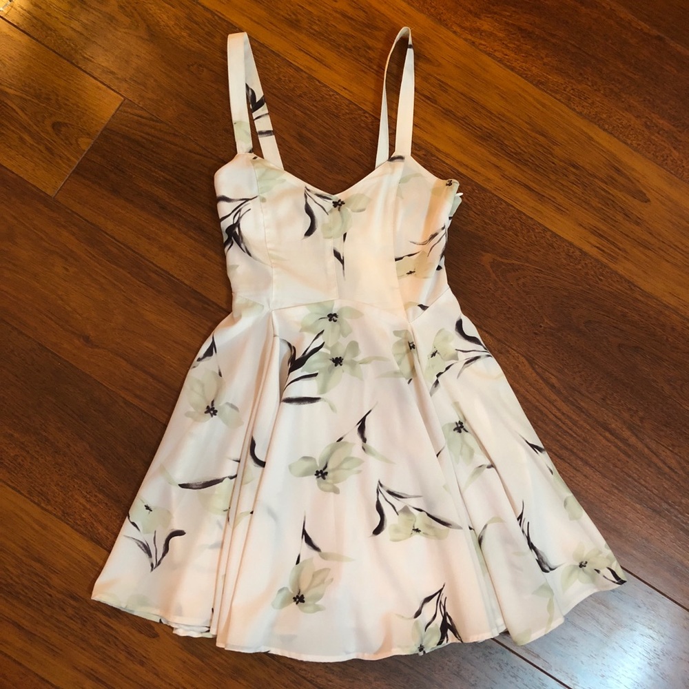 Unbranded outfitters Elegant mini Dress